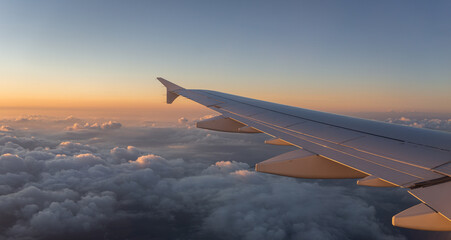 Obraz na płótnie Canvas sunset airplane wing view airbus a321