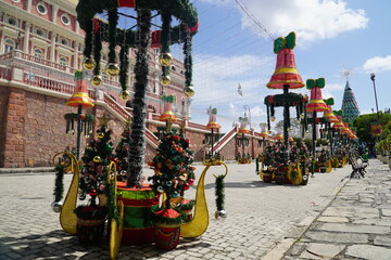 Historic opera house of Manaus (Teatro Amazonas). On the forecourt was placed Christmas decorations as well as a Christmas tree. The theater was built in 1892 in neoclassical style. Manaus, Brasil - obrazy, fototapety, plakaty