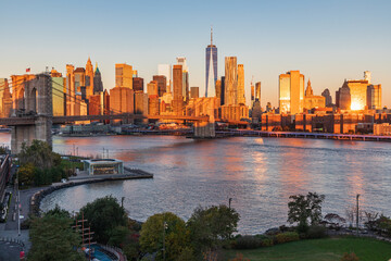 Sunrise view of Manhattan and the Brooklyn Bridge.