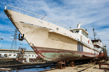 Ships to be repaired or under repair in shipyards