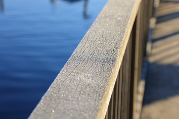 凍った手すり、冬の風景