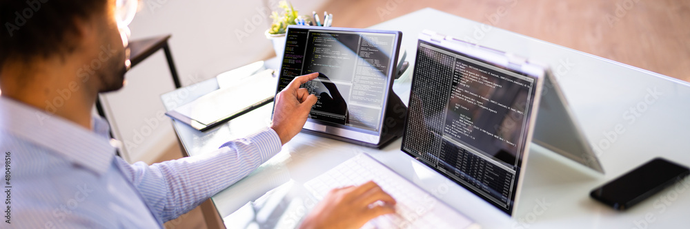 Aufkleber African American Coder Using Computer At Desk