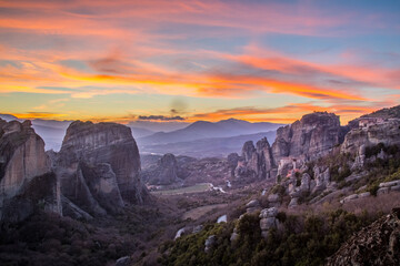 Die Felstürme von Meteora nach Sonnenuntergang