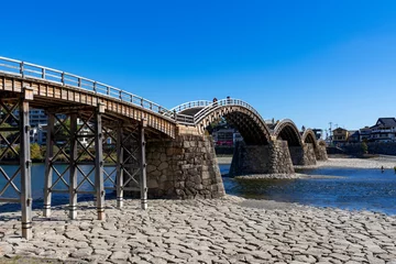 Papier Peint photo autocollant Le pont Kintai [山口県]晴天の錦帯橋