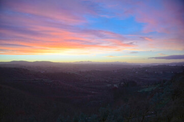 Fototapeta premium Dramatic Sunrise Over the Hills of Tuscany Italy