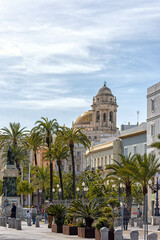 Fototapeta na wymiar Vista de la Catedral de Cádiz desde la Plaza de San Juan de Dios en Cádiz