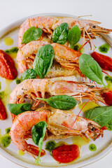 Argentine pink shrimp with tomatoes and fennel