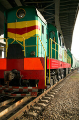red traffic light, the semaphore is red, the train passes the semaphore signal