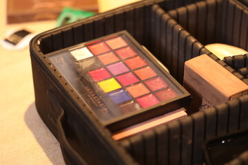 make up color pallete in an open vanity case