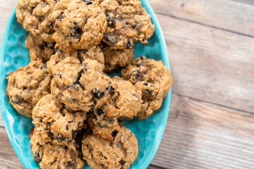 Chewy oatmeal raisin cookies