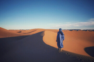 Fototapeta na wymiar person in the desert Touareg