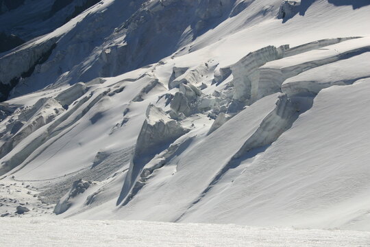 Inicio avalancha alud desprendimiento de nieve
