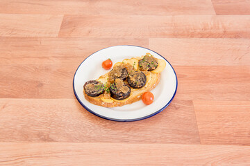 a black pudding that uses finely chopped onion in its filling. The black pudding contains pig blood...