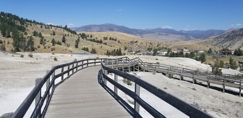 Fototapeta premium Boardwalk Mammoth Hot Springs overlooking Mount Everts