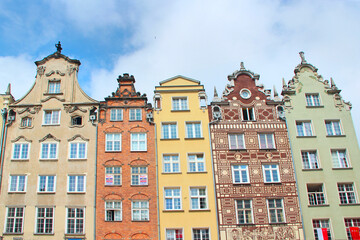 Fototapeta na wymiar Beautiful architecture with old houses in Gdansk. colored buildings
