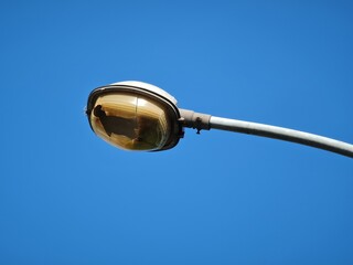 iluminação pública quebrada