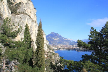 Fototapeta na wymiar Lago di Garda dal sentiero Ponale