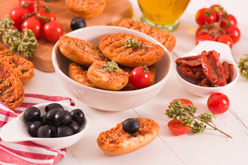 Toasted bread with tomato and oregano.