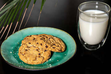 glass of milk and cookies