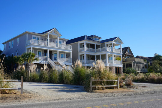 Streetview of a row of beach houses on the South Carolina coast
