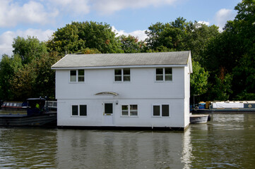 Fototapeta na wymiar Houseboat is towed on River Thames