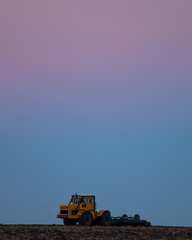 Obraz na płótnie Canvas tractor sunset 
