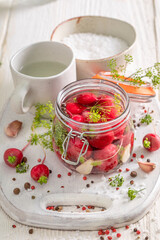 Preparation for pickled radishes made of organic and fresh vegetables.