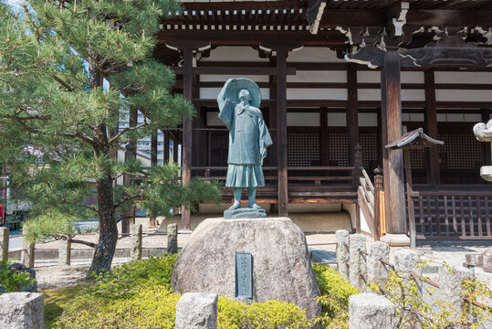 Kyoto, Japan - Apr 06 2020 - Hasegawa Tohaku Statue at Honpo-ji Temple in Kyoto, Japan. Hasegawa Tohaku (1539-1610) was a Japanese painter and founder of the Hasegawa school.