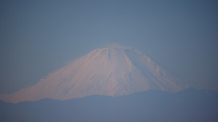 冠雪した富士山の写真