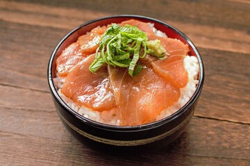 マグロの漬け丼
