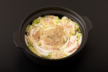 豚バラ肉と白菜のミルフィーユ豆乳鍋