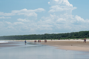 Fototapeta na wymiar people walking on the beach