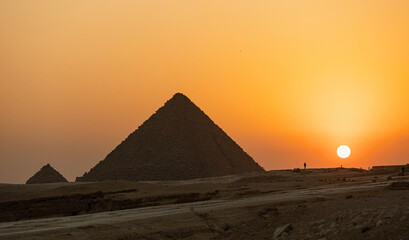 Plakat Stunning sunset behind the Great Pyramids of Giza, Egypt