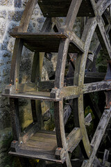 Roue à aubes de moulin à eau