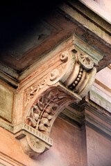 Decorative building bracket