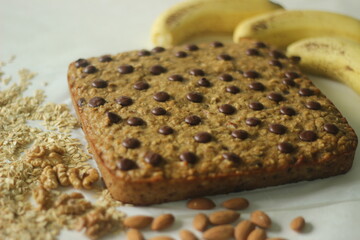 Oats banana breakfast bar. A quick and healthy snack with rolled oats, whole wheat flour, bananas, nuts and choco chips as main ingredients