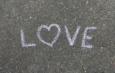 Kreide auf Straße "Love" schriftzug