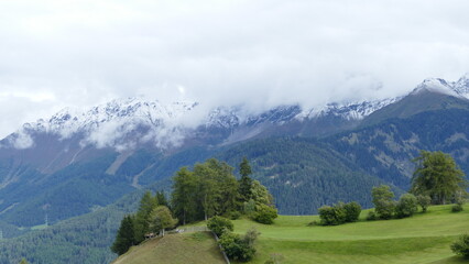 wolkig in den bergen