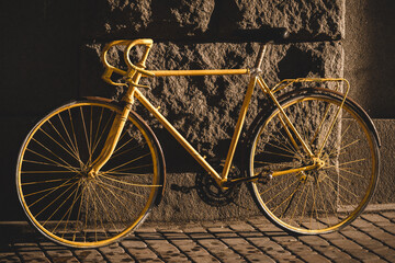 Fototapeta na wymiar The vintage hybrid bicycle parking against wall 