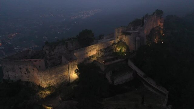 Castell de Xativa in Andalusien Luftvideo | Drohnenaufnahme vom Castell de Xativa