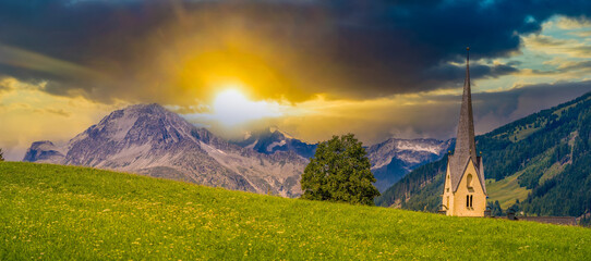 	
Nationalpark Hohe Tauern - Alpen Bergpanorama im Defereggental Östereich Osttirol	
