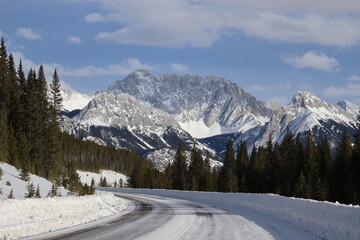 Fototapeta na wymiar road in the mountains