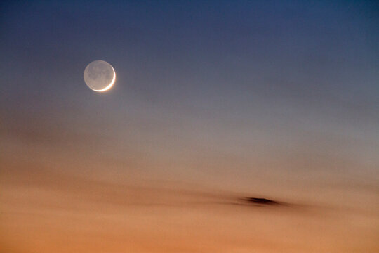 crescent moon and earthshine