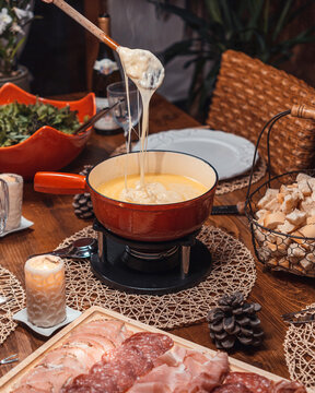 repas / fondue savoyarde	