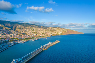 Obraz premium Aerial view of Funchal port and residential areas in the mountains in Funchal, Madeira 