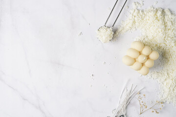 Tools and supply for candle-making: wicks, soy and coconut wax, gold foil, colors and aroma oils,...