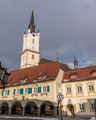 Fototapeta na wymiar altes Rathaus und historische Kirche