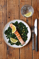 Grilled salmon with spinach and lemon