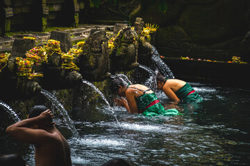 People bathing in Tirta Empul temple fountain 3