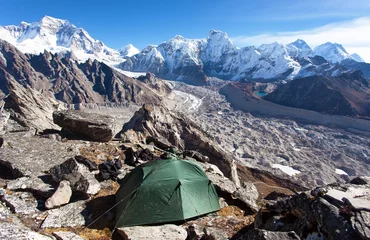 Papier Peint photo Makalu Tent in Himalayas mountains Mount Everest
